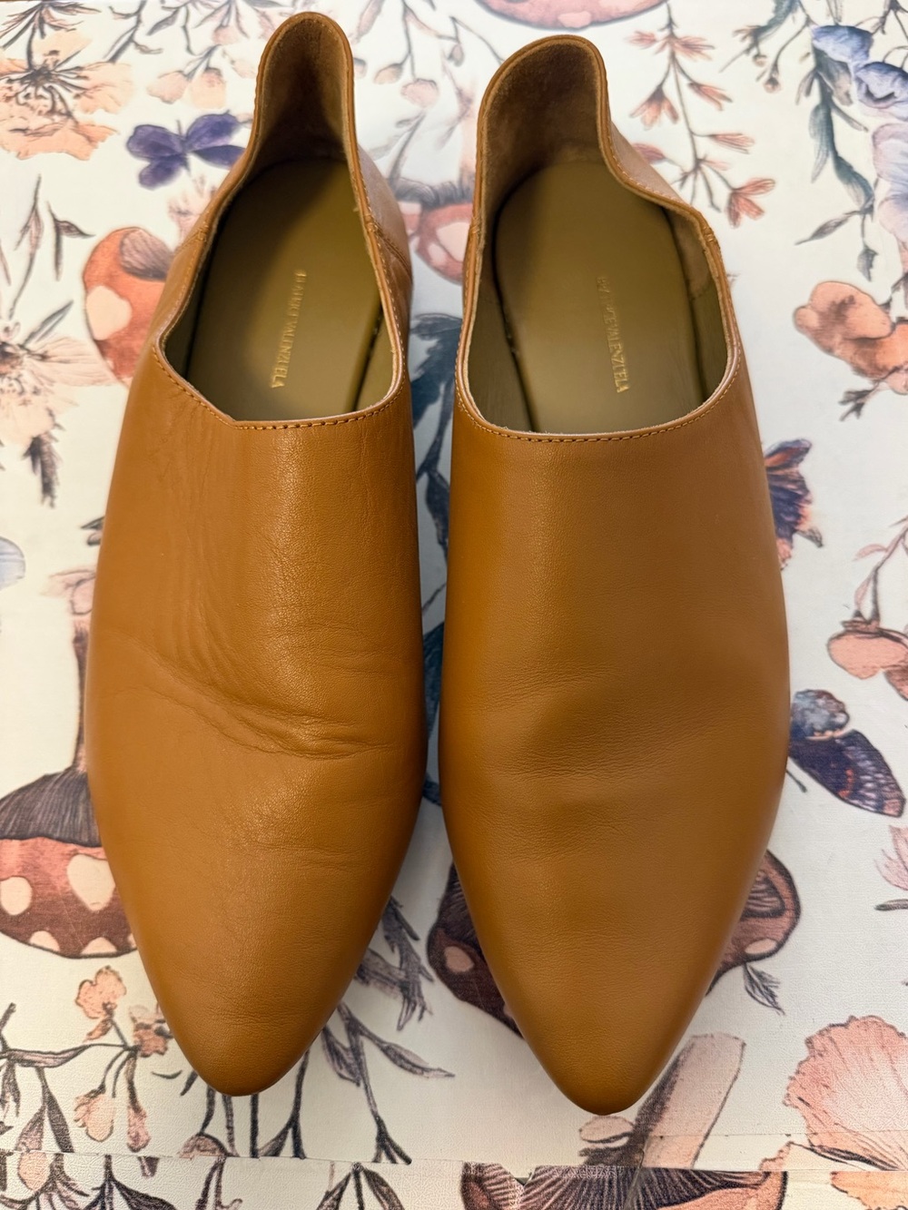 Beatrice Valenzuela flats